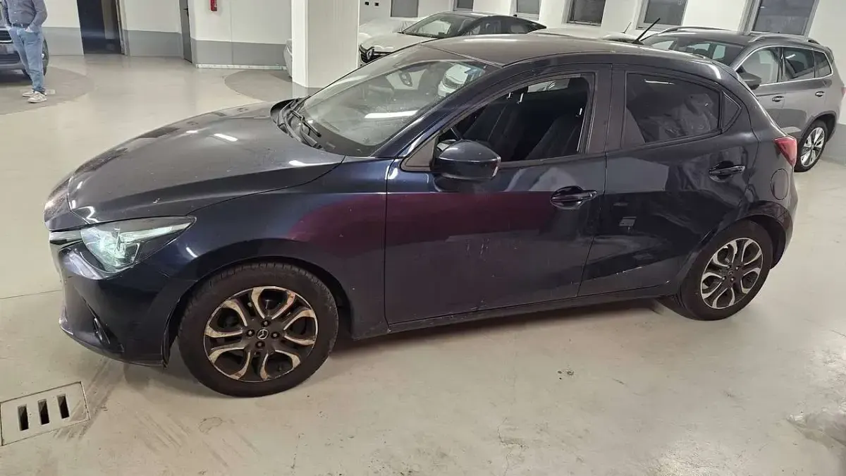 Usata Mazda 2 Exceed 90 CV (66 kW) 2015 Nero Utilitaria