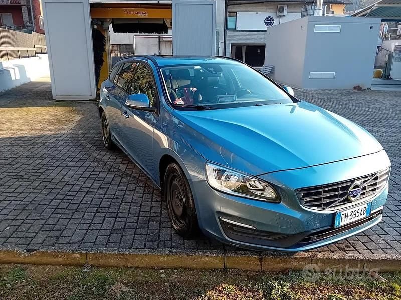 Usata Volvo V60 120 CV (88 kW) 2016 Blu Station wagon