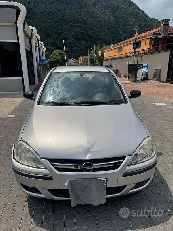 Grigio Usata 2004 Opel Corsa Tre volumi | 1400 € - Immagine 1/4