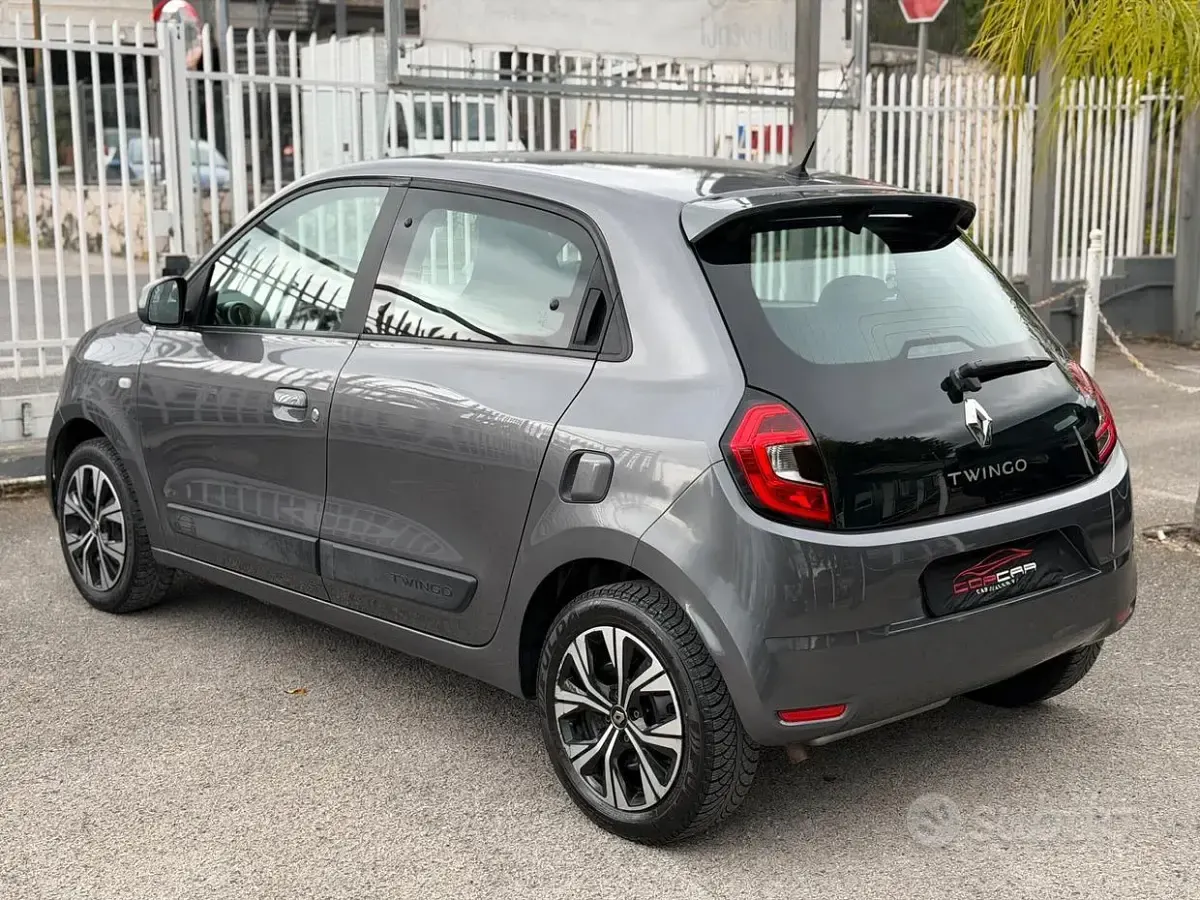 Begagnad Renault Twingo Intens 65 HK (47 kW) 2021 Grå Halvkombi