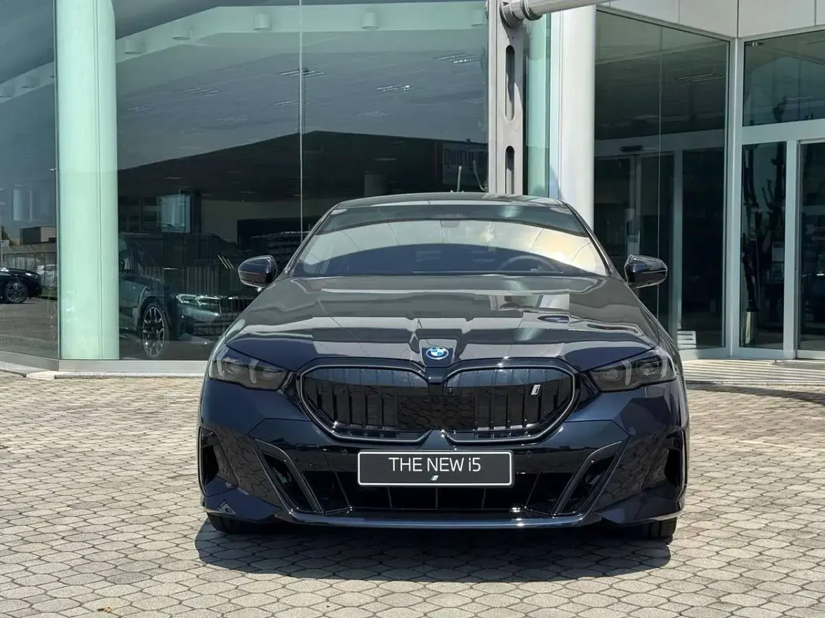 Nuova BMW i5 250 kW (340 CV) 2026 Carbon black met. Berlina