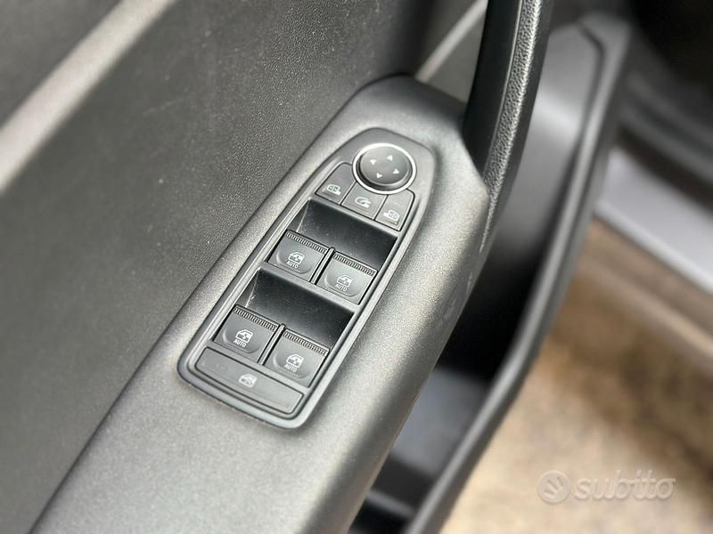 Usata Renault Captur Intens 95 CV (69 kW) 2021 Grigio SUV