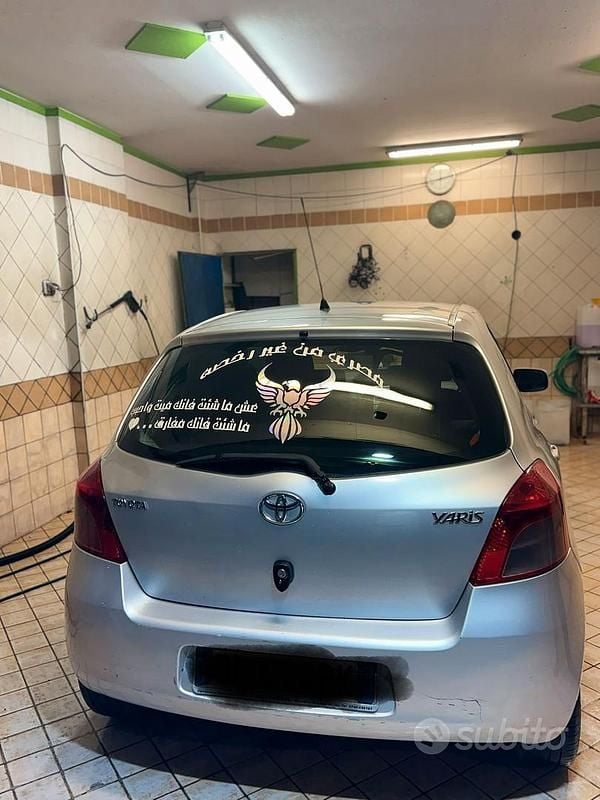 Usata Toyota Yaris 65 CV (47 kW) 2007 Grigio Utilitaria