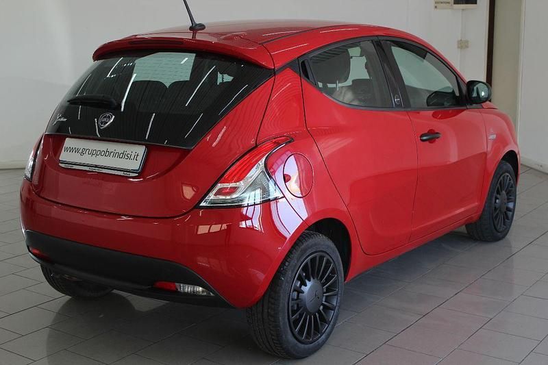 Usata Lancia Ypsilon 69 CV (50 kW) 2020 Rosso