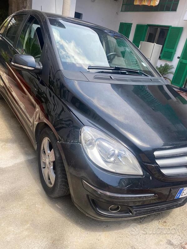 Nero Usata 2012 Mercedes B180 Monovolume | 2800 € - Immagine 1/4