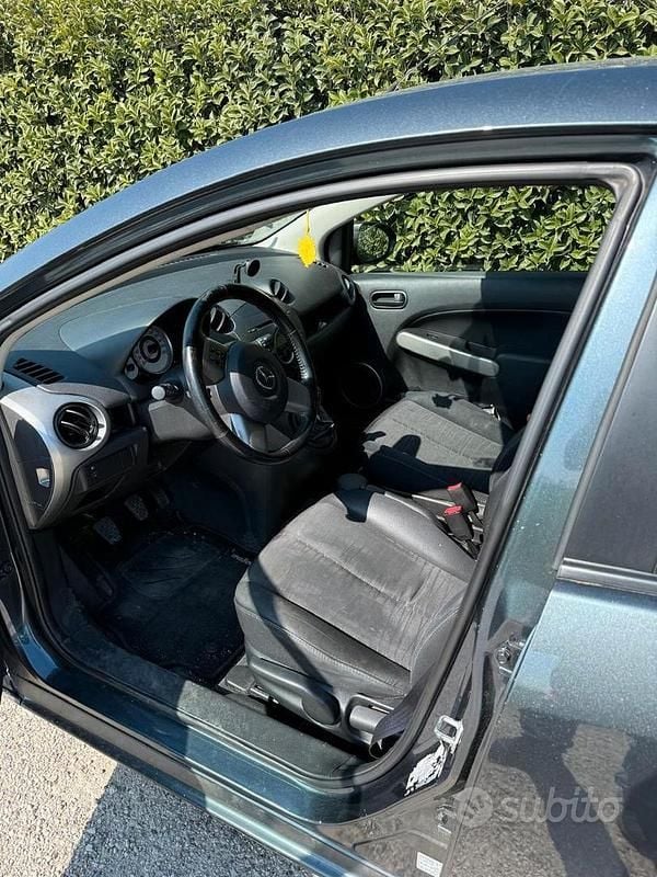 Usata Mazda 2 68 CV (50 kW) 2008 Grigio Utilitaria