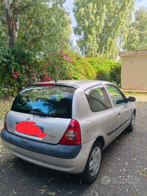 Usata Renault Clio II 65 CV (47 kW) 2005 Grigio Utilitaria
