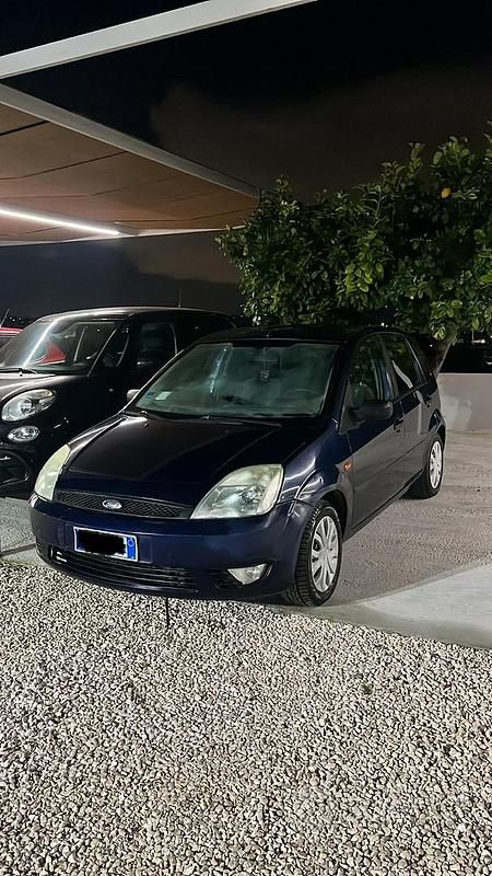 Usata Ford Fiesta 68 CV (50 kW) 2003 Blu Utilitaria