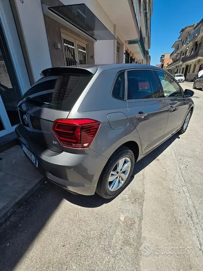 Usata VW Polo Comfortline 90 CV (66 kW) 2019 Grigio Utilitaria
