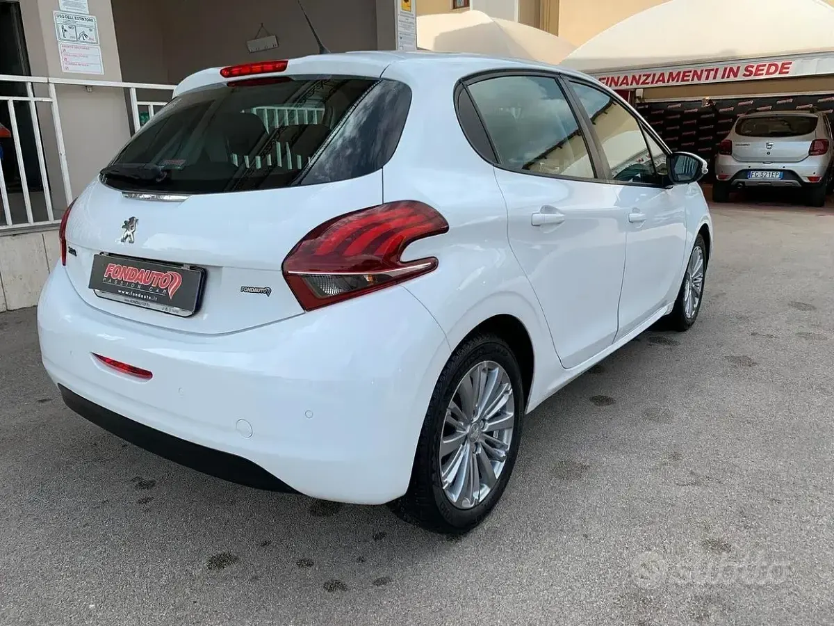 Usata Peugeot 208 Allure 82 CV (60 kW) 2018 Bianco Utilitaria