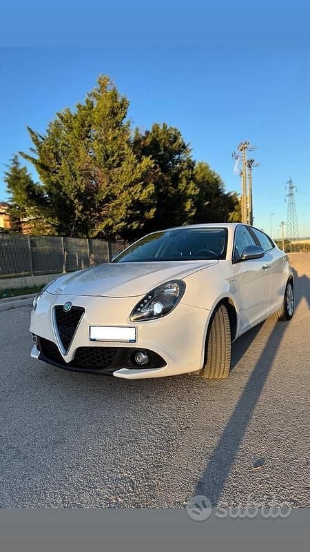 Bianco Usata 2016 Alfa Romeo Giulietta Super Tre volumi | 7999 € (Ottimo prezzo) - Immagine 1/4