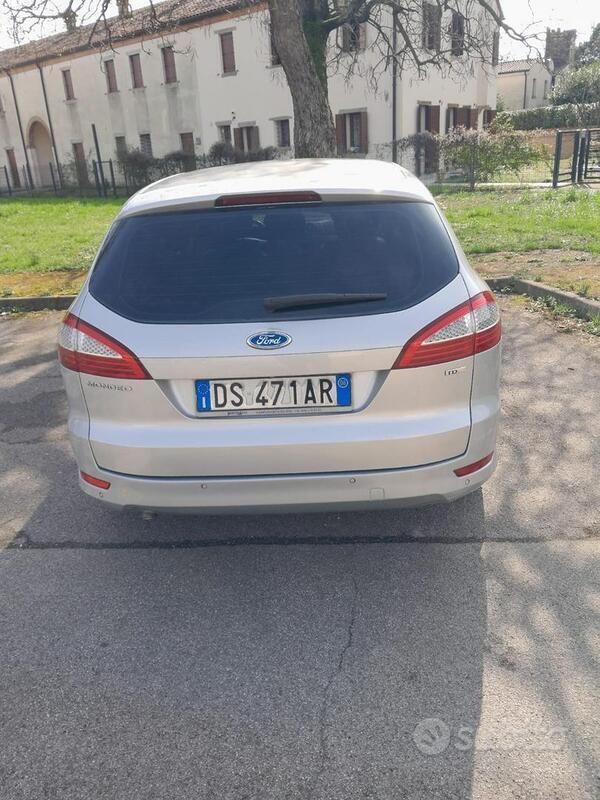 Grigio Usata 2008 Ford Mondeo Station wagon | 2800 € (Buon prezzo) - Immagine 1/4
