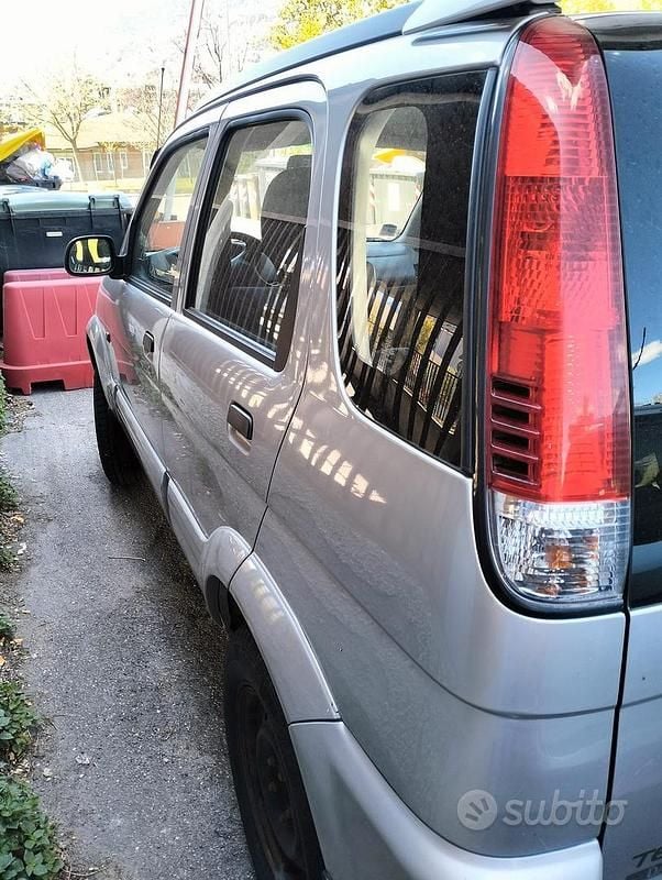 Usata Daihatsu Terios 105 CV (77 kW) 2006 SUV