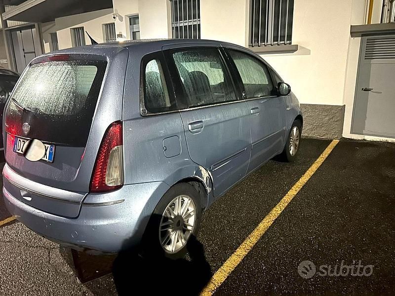 Usata Lancia Musa 95 CV (69 kW) 2009 Blu/azzurro Monovolume