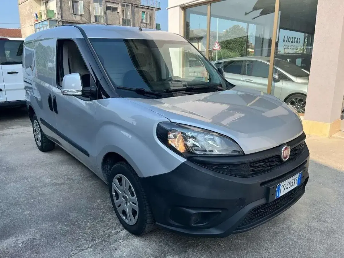 Usata Fiat Doblò 95 CV (69 kW) 2018 Grigio Monovolume