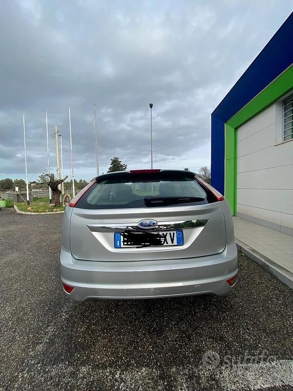 Usata Ford Focus 90 CV (66 kW) 2008 Grigio Berlina