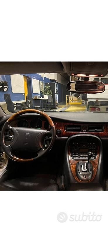 Usata Jaguar XJ8 Executive 237 CV (174 kW) 1998 Grigio Berlina