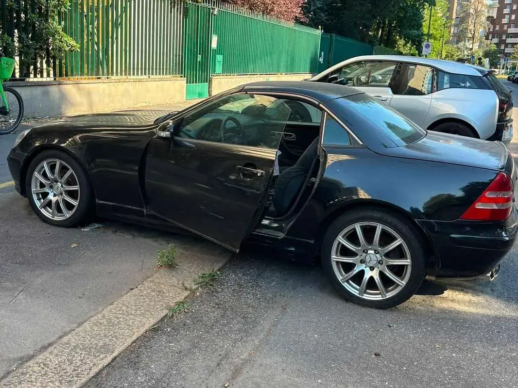 Usata Mercedes SLK200 163 CV (119 kW) 2002 Nero Cabrio