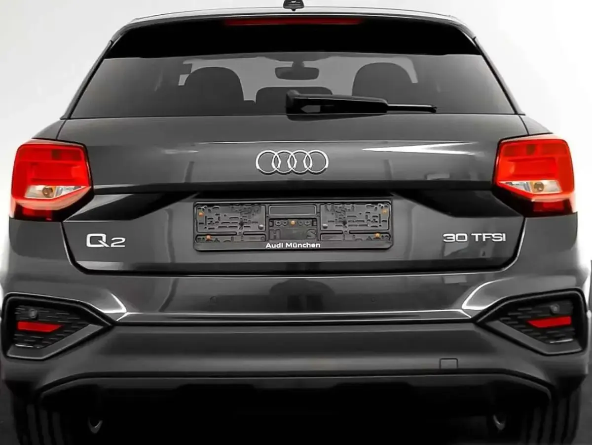 Usata Audi Q2 Admired 110 CV (80 kW) 2023 Grigio metallizzato manhattan SUV