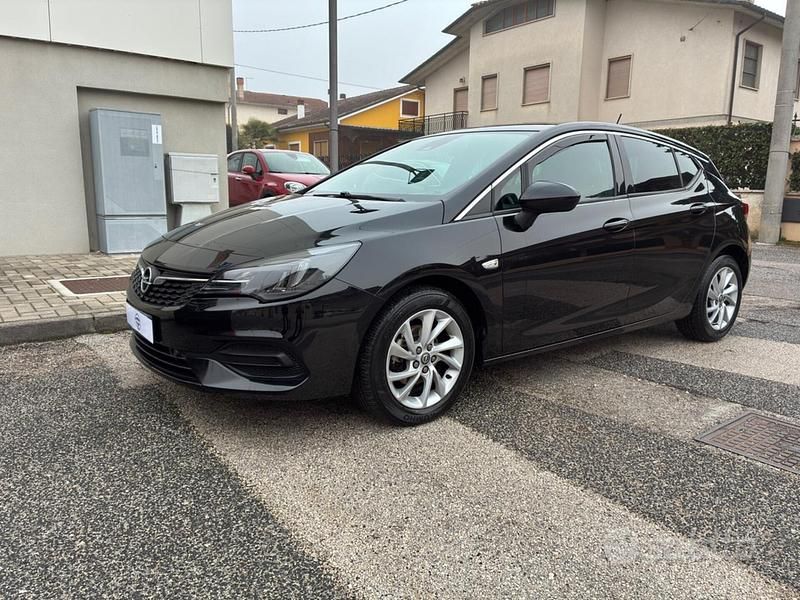 Usata Opel Astra Business 122 CV (89 kW) 2021 Nero Berlina
