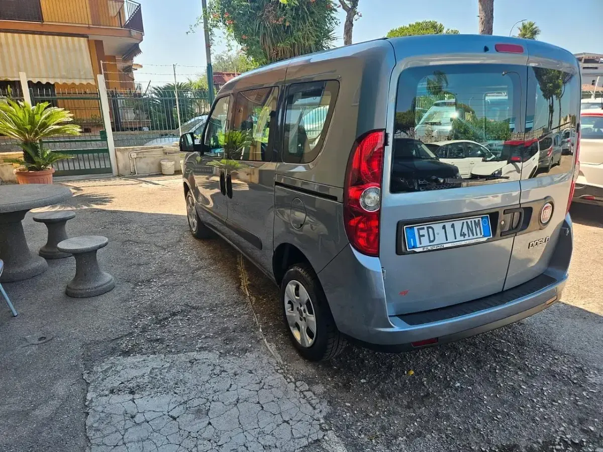 Usata Fiat Doblò 104 CV (76 kW) 2016 Grigio Monovolume
