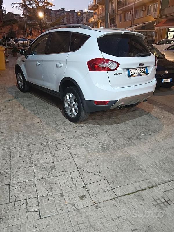 Usata Ford Kuga 140 CV (102 kW) 2010 Bianco SUV