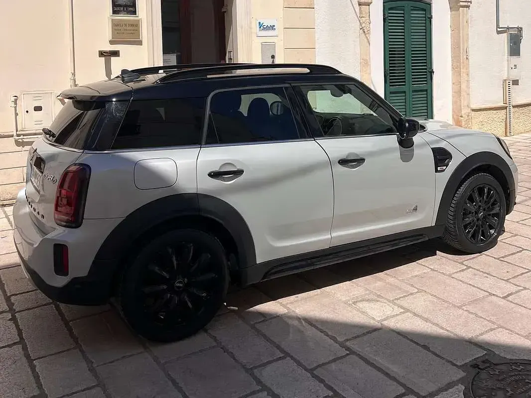 Usata Mini Cooper D Countryman Business 150 CV (110 kW) 2021 Argento SUV