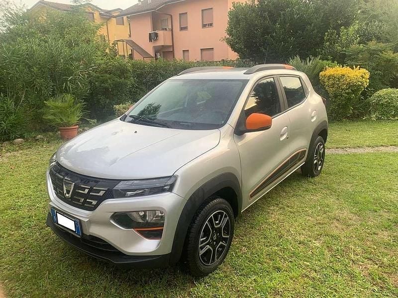 Usata Dacia Spring Comfort 19 kW (26 CV) 2022 Grigio Utilitaria