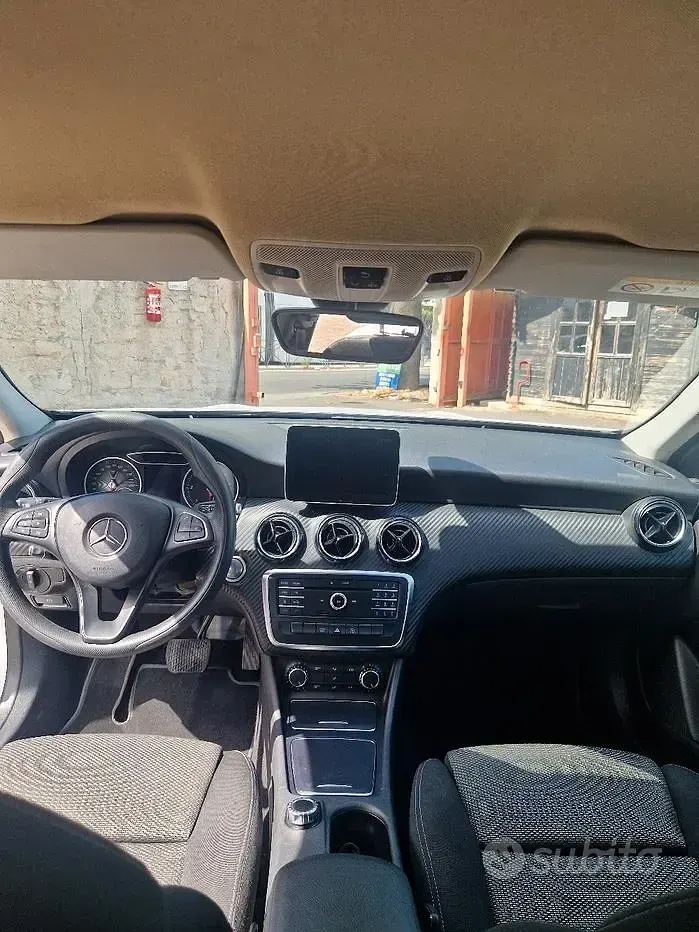 Usata Mercedes GLA200 136 CV (100 kW) 2019 Bianco SUV