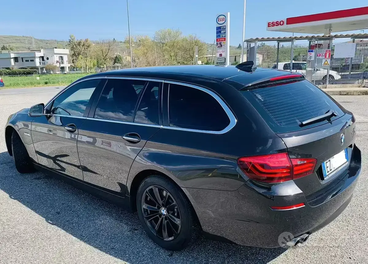 Usata BMW 520 Luxury Line 190 CV (139 kW) 2015 Grigio Station wagon