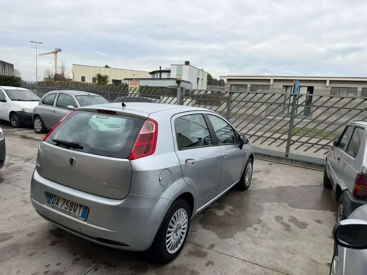 Usata Fiat Grande Punto Active 65 CV (47 kW) 2010 Other Utilitaria