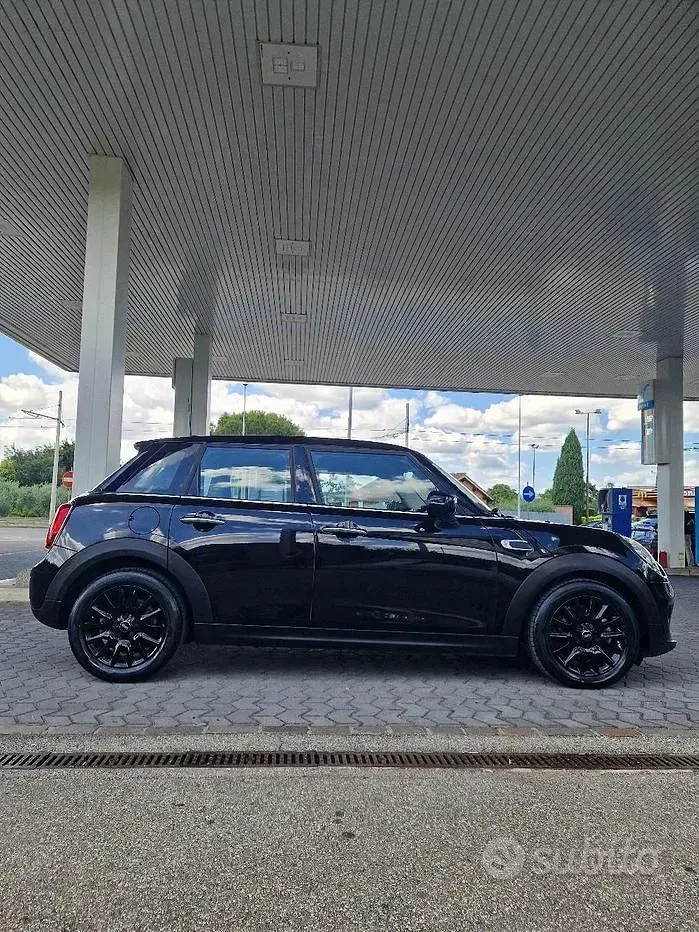 Usata Mini ONE 75 CV (55 kW) 2021 Nero Utilitaria