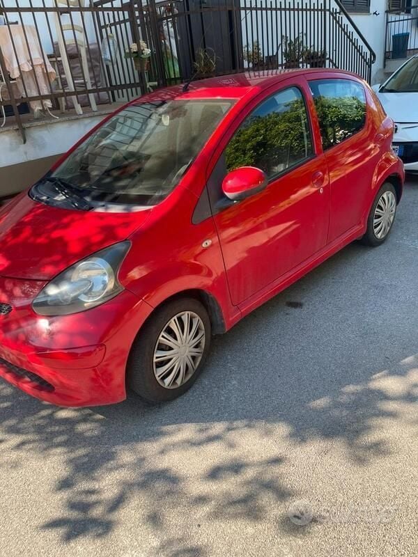 Usata Toyota Aygo 54 CV (39 kW) 2009 Rosso Utilitaria