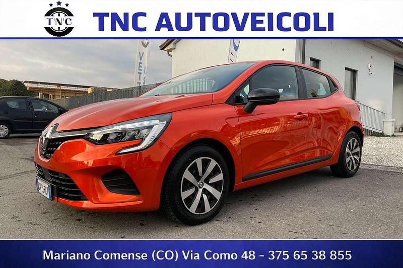 Usata Renault Clio V SE 67 CV (49 kW) 2023 Arancione Berlina