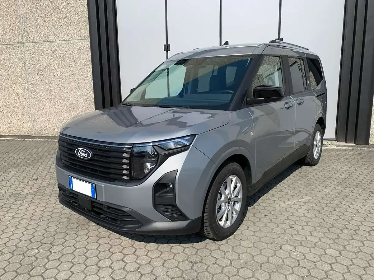 Usata Ford Tourneo Courier Titanium 125 CV (91 kW) 2025 Grigio Monovolume