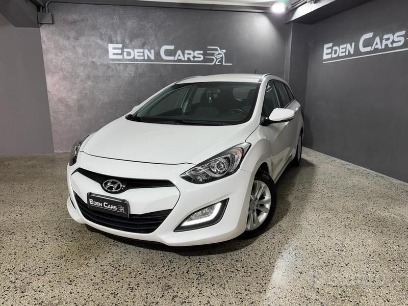 Usata Hyundai i30 Comfort 110 CV (80 kW) 2013 Bianco Station wagon