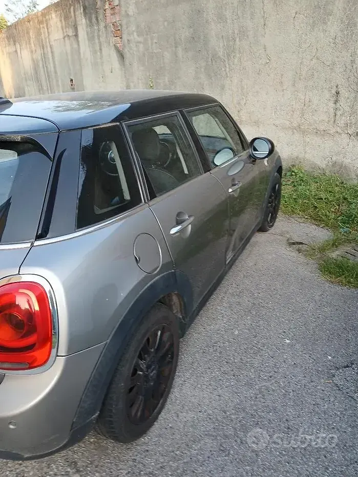 Usata Mini Cooper 116 CV (85 kW) 2016 Grigio Utilitaria