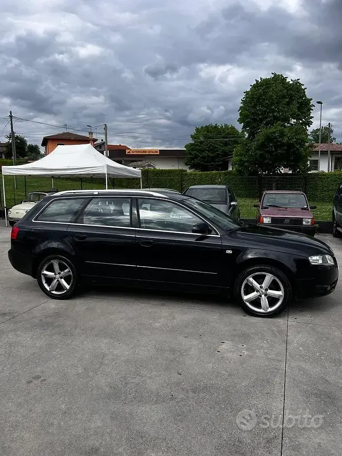 Usado Audi A4 140 CV (102 kW) 2008 Negro Familiar