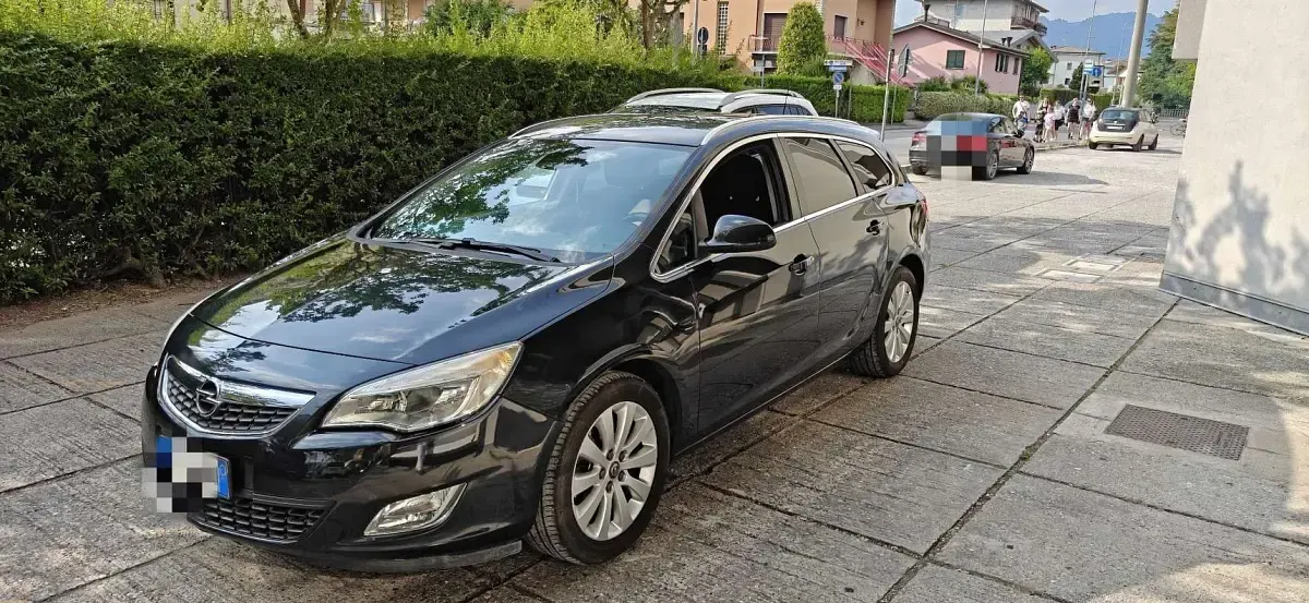 Usata Opel Astra Cosmo 125 CV (91 kW) 2012 Nero Station wagon