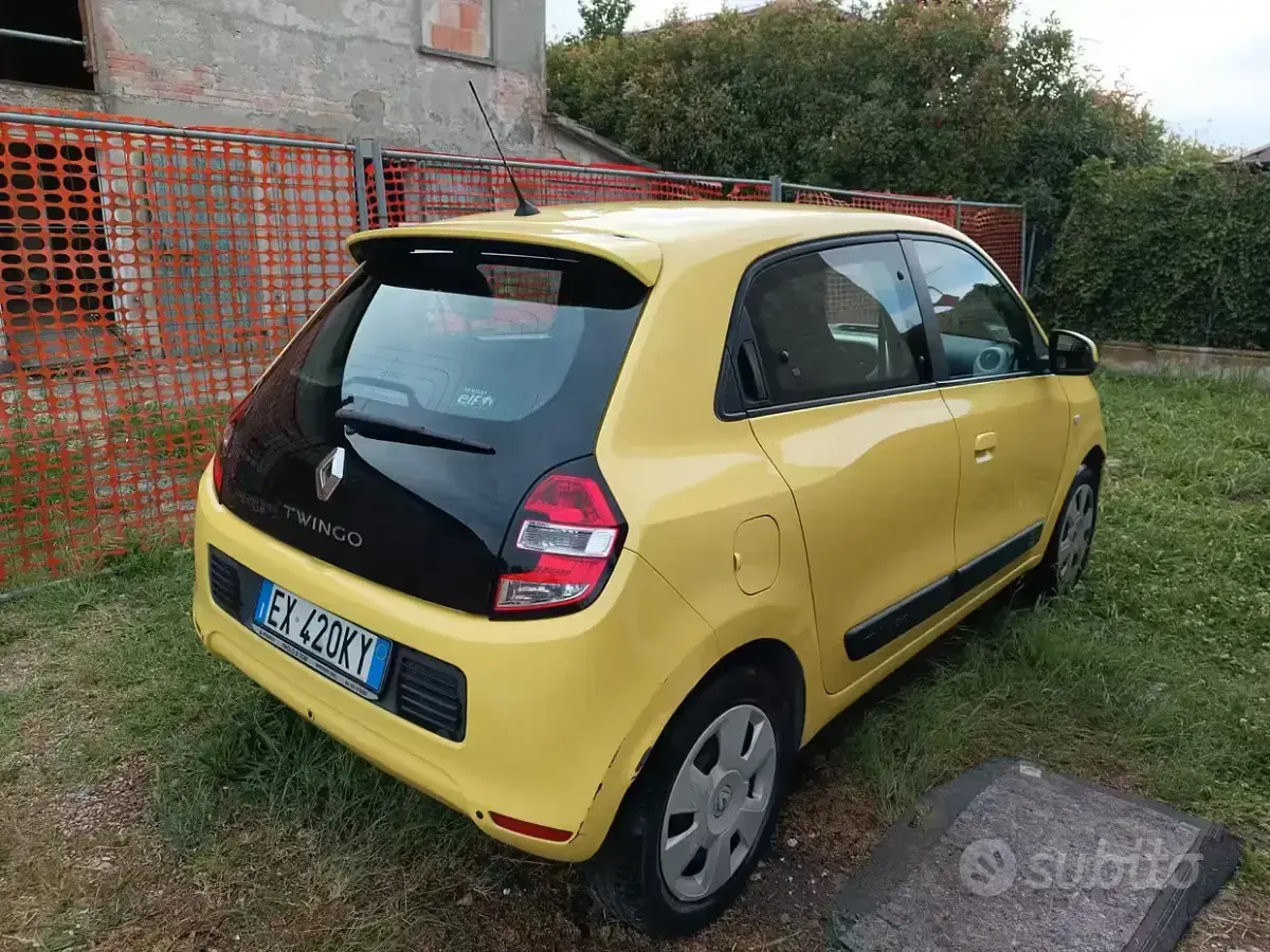 Usata Renault Twingo SE 71 CV (52 kW) 2014 Giallo Utilitaria