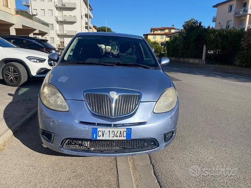 Usado Lancia Ypsilon 60 HP (44 kW) 2007 Azul Citadino