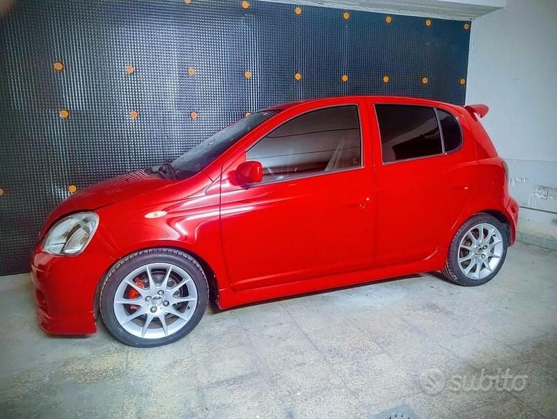 Usata Toyota Yaris Edition 150 CV (110 kW) 2004 Rosso Utilitaria