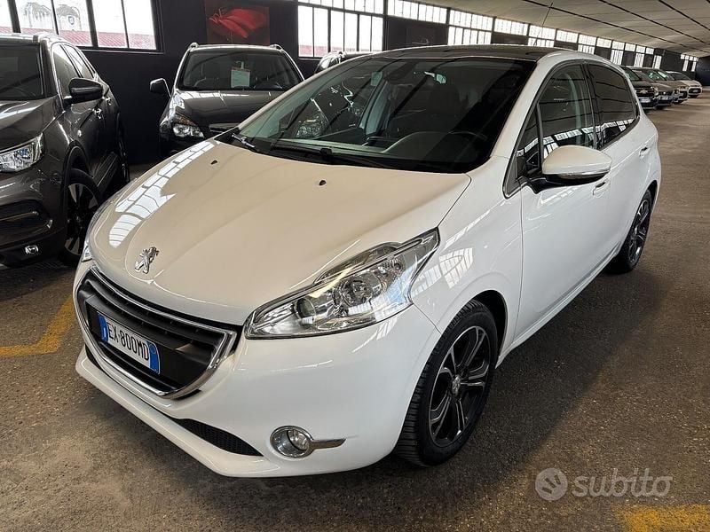 Usata Peugeot 208 Allure 82 CV (60 kW) 2014 Bianco Utilitaria