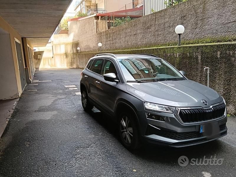 Usata Skoda Karoq Executive 116 CV (85 kW) 2024 Grigio SUV