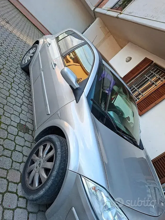 Usata Renault Mégane II 106 CV (77 kW) 2006 Grigio Berlina