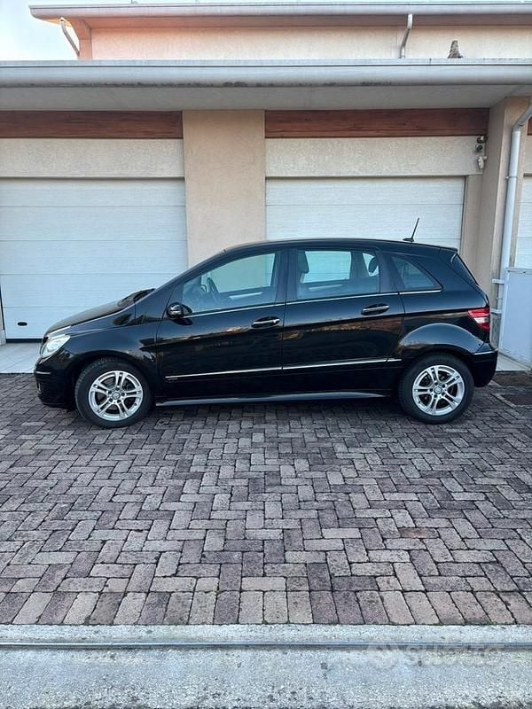 Usata 2008 Mercedes B200 Monovolume | 5000 € (Buon prezzo) - Immagine 1/4