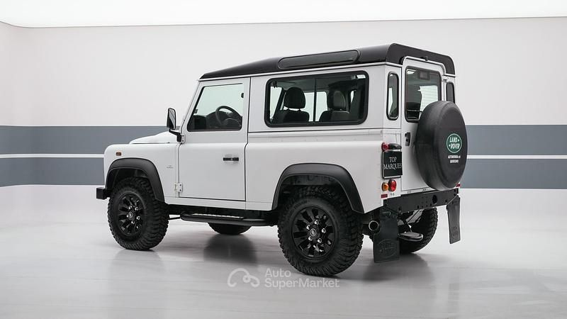 Gebraucht Land Rover Defender 122 PS (89 kW) 2012 Weiß Kombi
