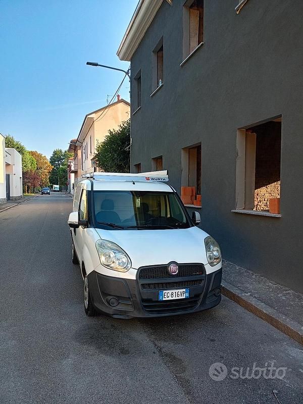 Usata Fiat Doblò 90 CV (66 kW) 2011 Bianco Monovolume