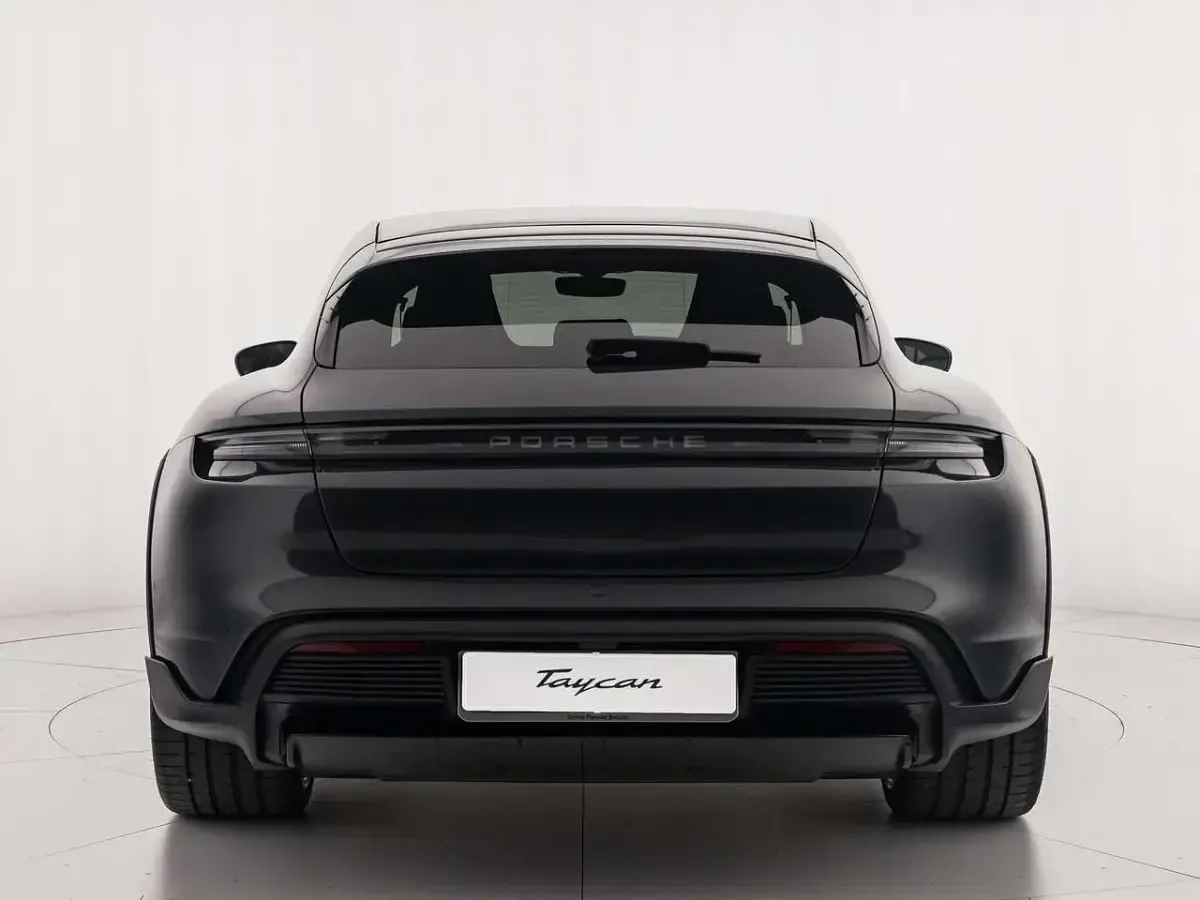 Usata Porsche Taycan Cross Turismo 350 kW (476 CV) 2024 Grigio vulcano metallizzato Berlina