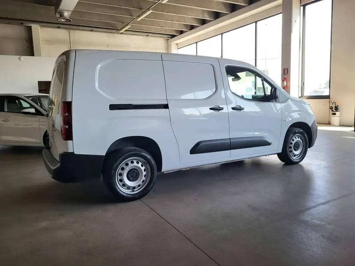 Usata Peugeot Partner 131 CV (96 kW) 2023 Pastello Monovolume
